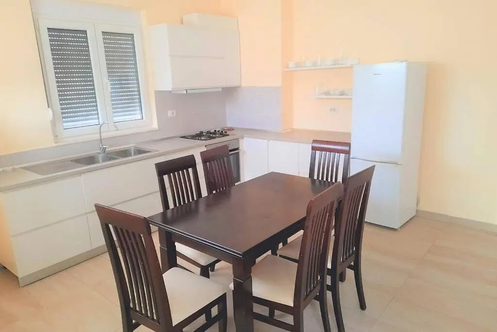 Luna'S Beachfront Apartment In Residence Primavera Lalzit Durres