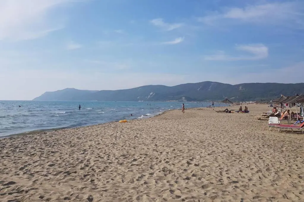 Luna'S Beachfront Apartment In Residence Primavera Lalzit Durres