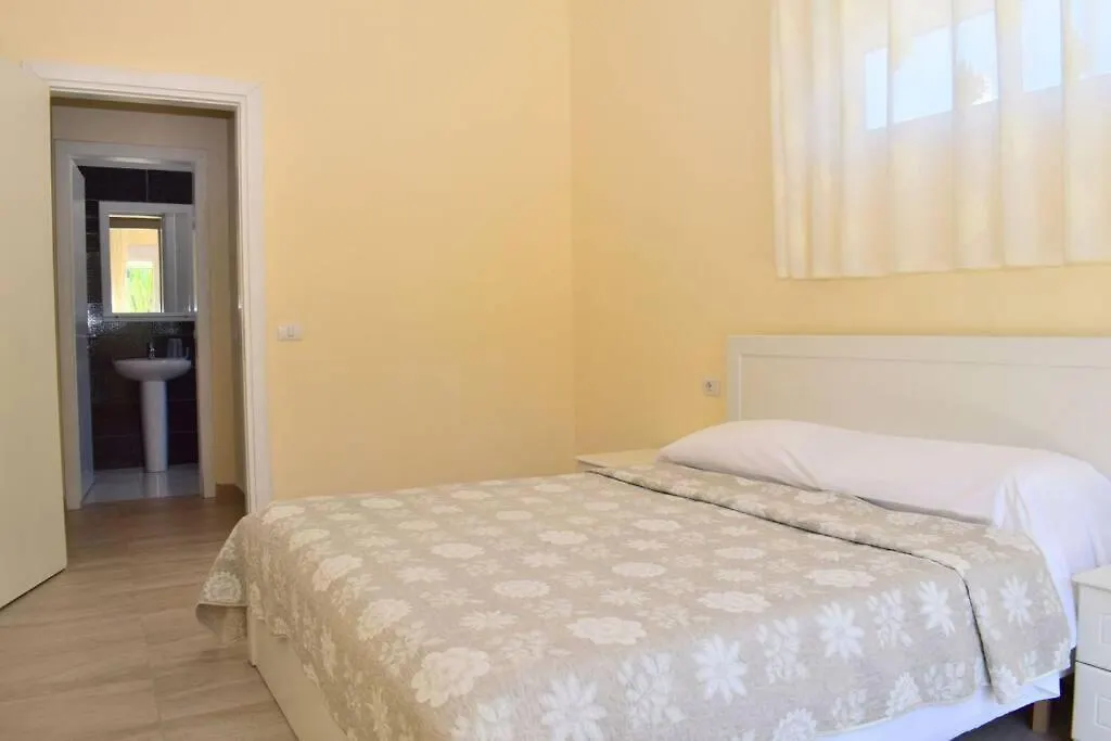 Luna'S Beachfront Apartment In Residence Primavera Lalzit Durres Albania